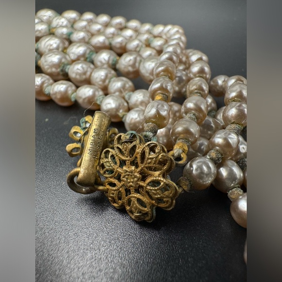 Vintage signed MIRIAM HASKELL Pearls Three Strand Necklace 13'' with 2.5“ extend - Picture 5 of 16